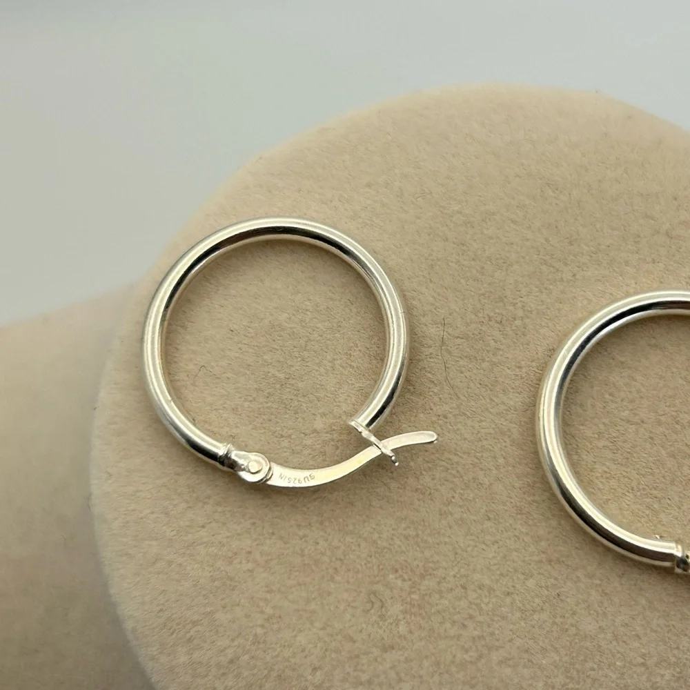 925 Silver Hoop Earrings Stamped 3/4" - Picture 7 of 8